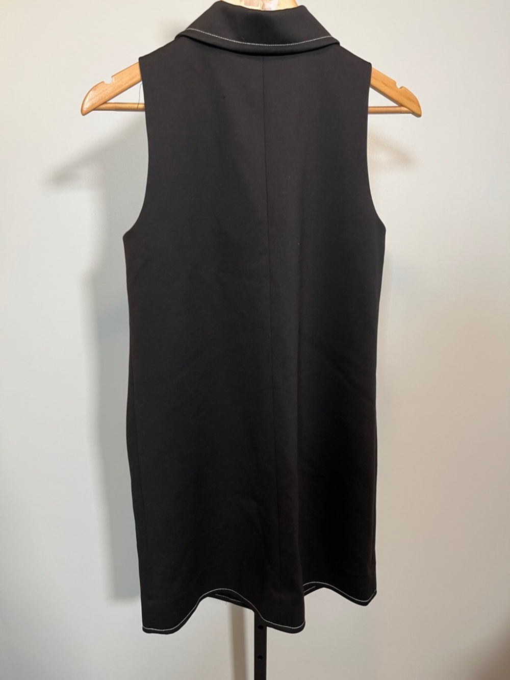 Ellie Tahari Black Shift Dress With Pockets - Picture 2 of 5